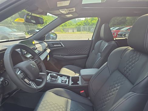New 2025 Mitsubishi Outlander SEL image 11
