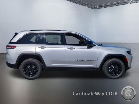 New 2026 Jeep Grand Cherokee Altitude AWD/4WD image 3
