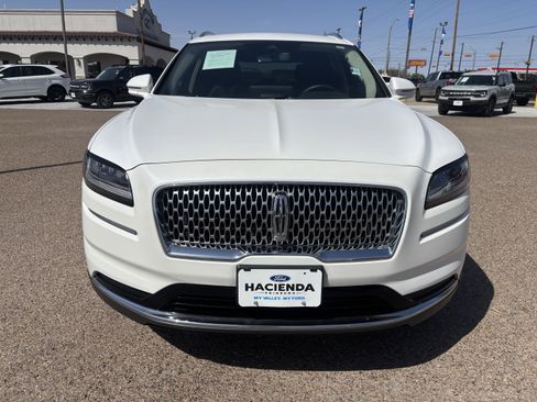 Used 2023 Lincoln Nautilus FWD w/ Premium Package image 6