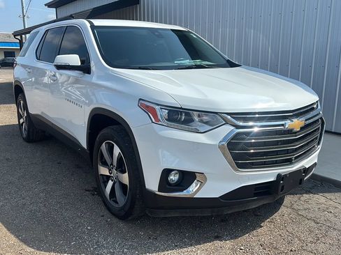 Used 2020 Chevrolet Traverse LT w/ LT Premium Package AWD/4WD image 3