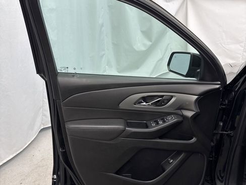 Used 2022 Chevrolet Traverse LT image 12