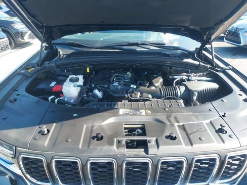 Used 2023 Jeep Grand Cherokee Laredo w/ Luxury Tech Group I AWD/4WD image 34