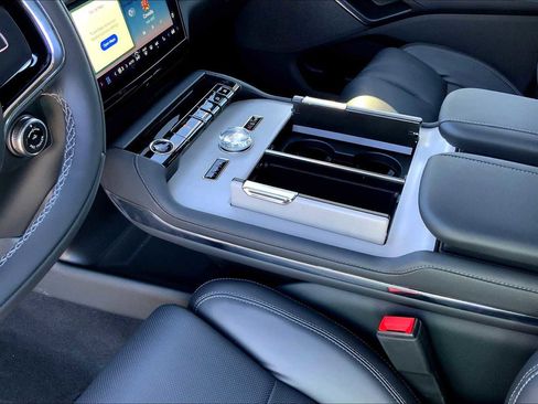 New 2025 Lincoln Navigator Reserve w/ Jet Appearance Package image 7