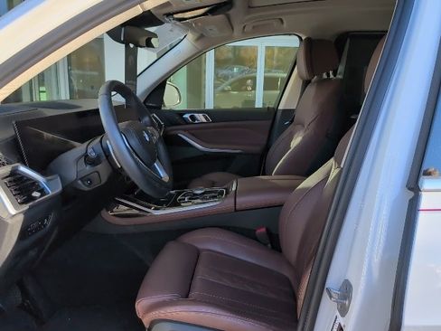 Certified 2023 BMW X7 xDrive40i w/ Premium Package image 12