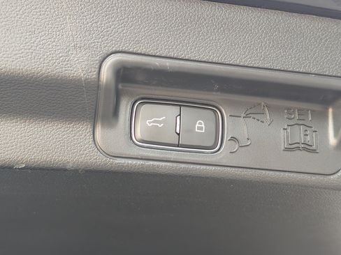 Used 2022 Ford Explorer XLT w/ Equipment Group 202A AWD/4WD image 21
