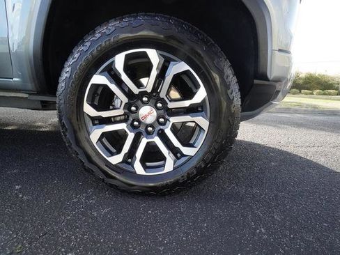 Used 2024 GMC Canyon AT4 w/ Technology Package image 40