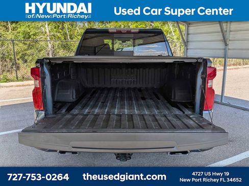 Used 2020 Chevrolet Silverado 1500 High Country w/ Technology Package image 11