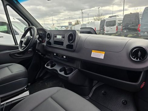 New 2025 Mercedes-Benz Sprinter 2500 image 17