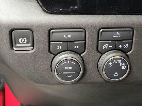 Used 2025 Chevrolet Silverado 1500 LT AWD/4WD image 23