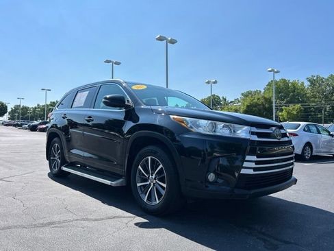 Used 2017 Toyota Highlander SE AWD/4WD image 4