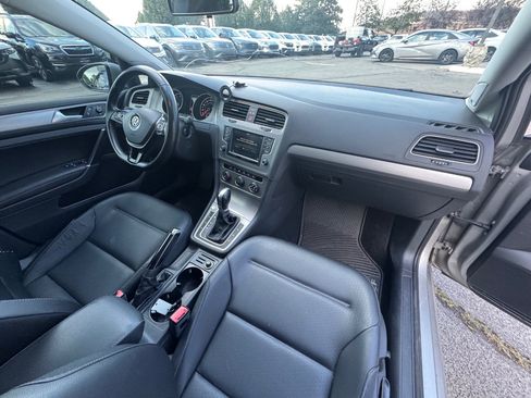 Used 2017 Volkswagen Golf SE FWD image 9