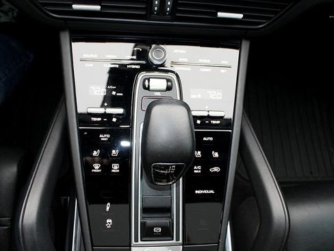 Used 2020 Porsche Cayenne Turbo S image 12