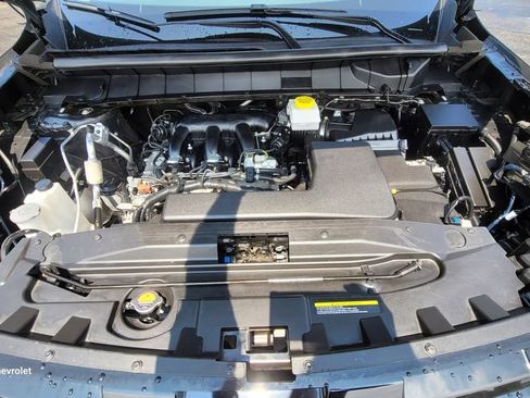 Used 2025 Nissan Pathfinder SL FWD image 17