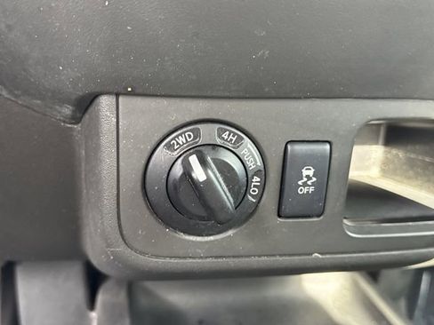 Used 2019 Nissan Frontier SV image 31