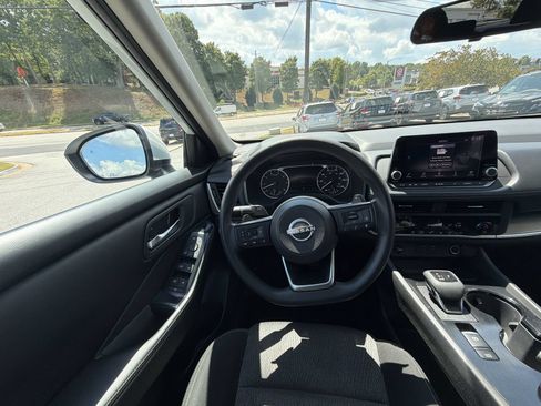 Used 2024 Nissan Rogue SV AWD/4WD image 18