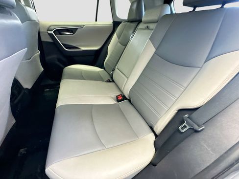 Used 2019 Toyota RAV4 Limited image 14