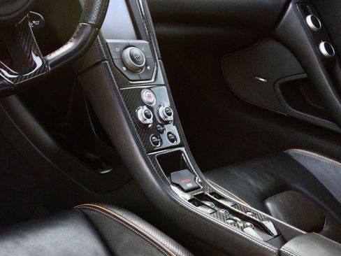Used 2015 McLaren 650S Spider RWD image 17