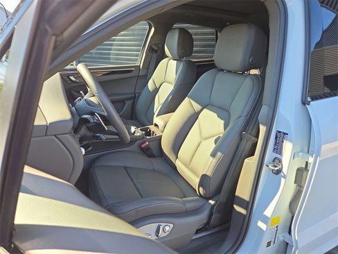 Used 2023 Porsche Macan S image 55