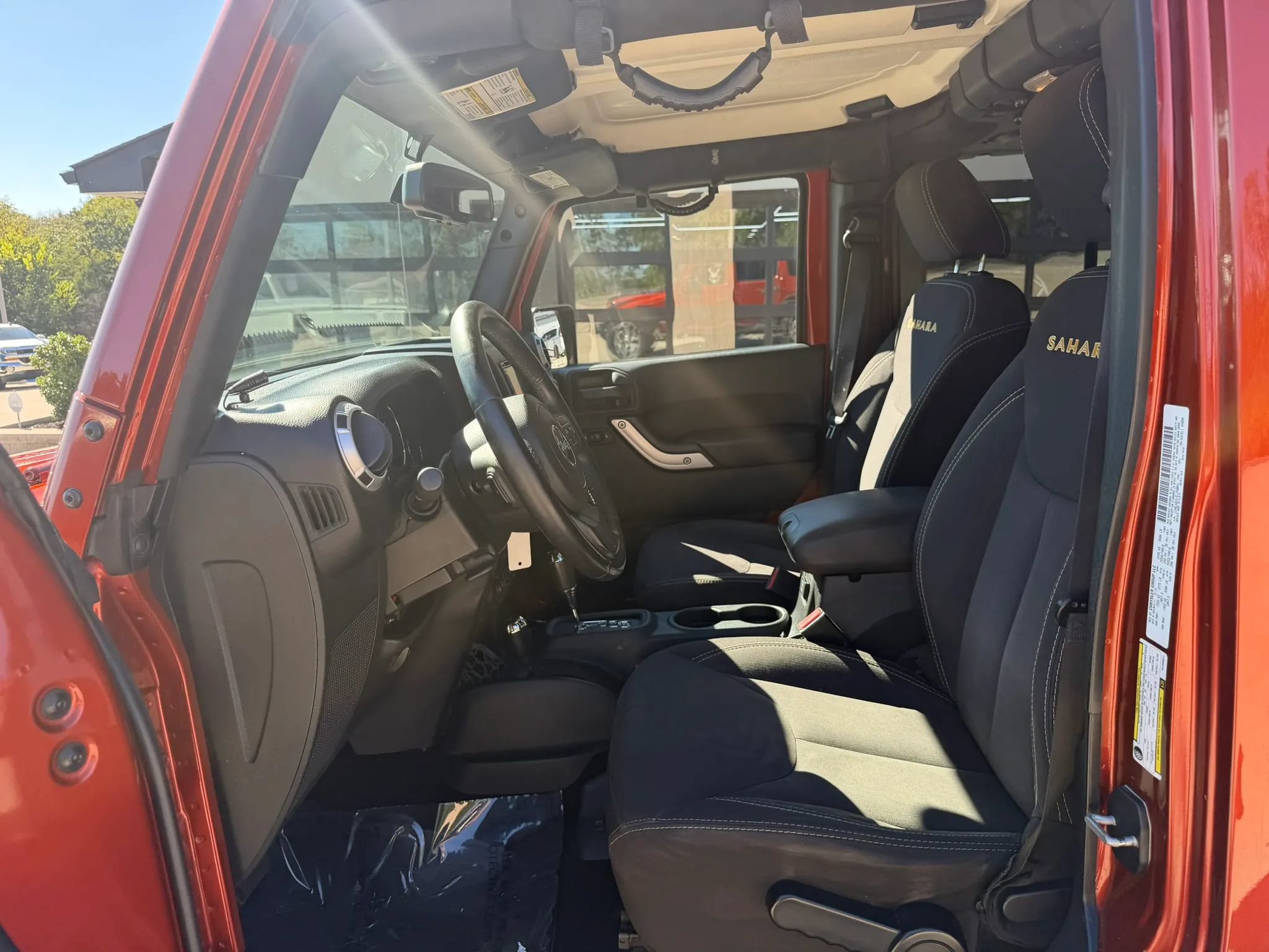 Used 2014 Jeep Wrangler Unlimited Sahara w/ Connectivity Group AWD/4WD image 15