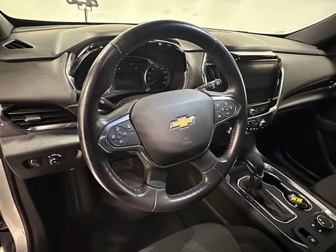 Used 2022 Chevrolet Traverse LT FWD image 24