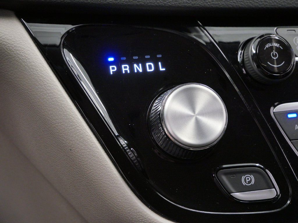 Certified 2023 Chrysler Pacifica Touring-L FWD image 25