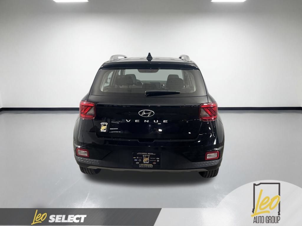 Used 2021 Hyundai Venue SEL FWD image 6