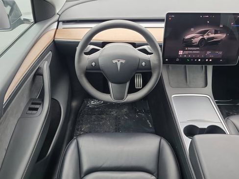 Used 2024 Tesla Model Y Performance image 20
