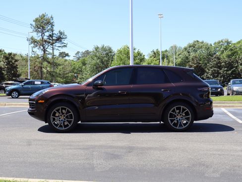 Used 2022 Porsche Cayenne AWD/4WD image 6