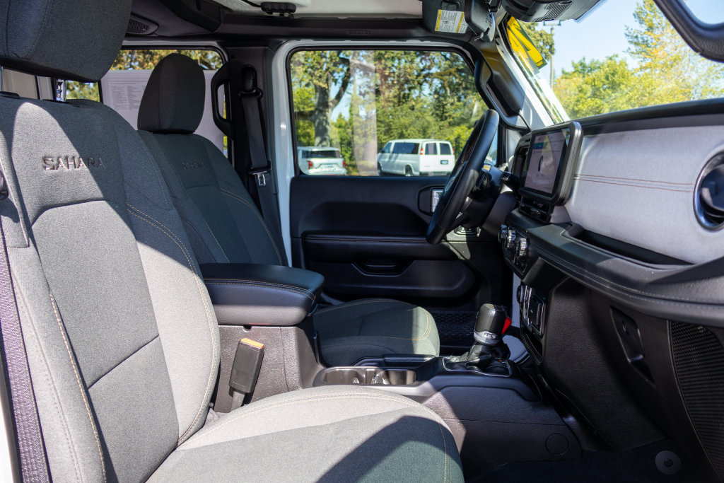 Used 2024 Jeep Wrangler Unlimited Sahara AWD/4WD image 12