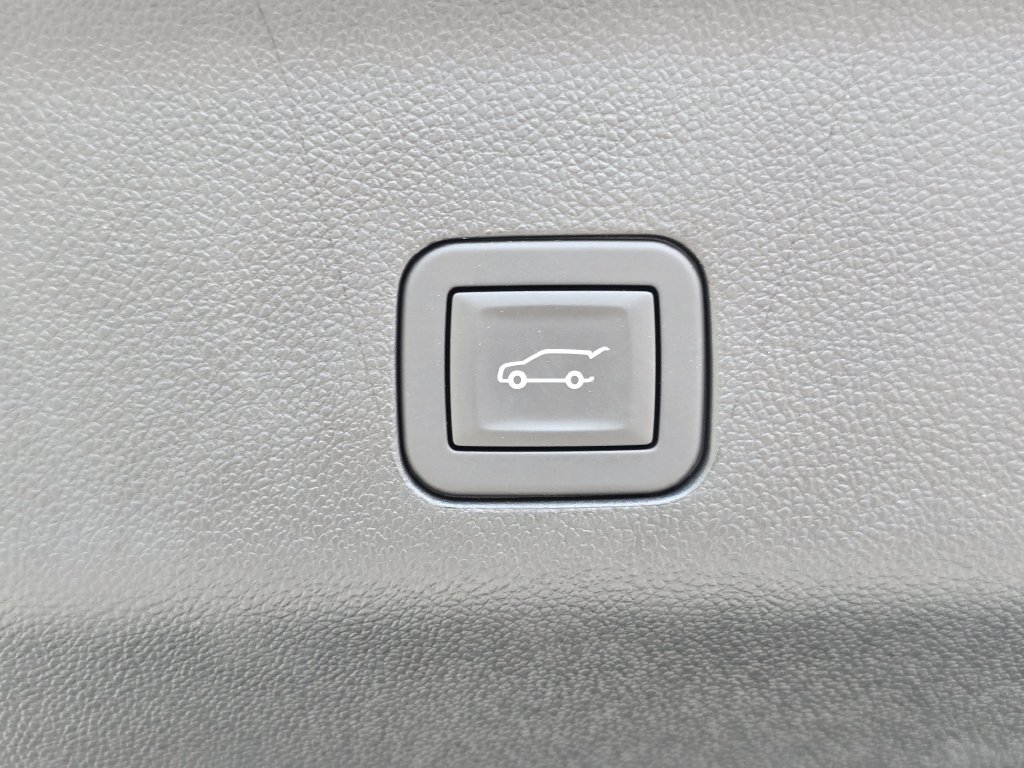 Certified 2025 Chevrolet Tahoe Premier AWD/4WD image 15