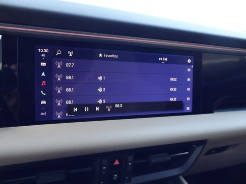 Certified 2025 Porsche Macan Electric RWD image 17