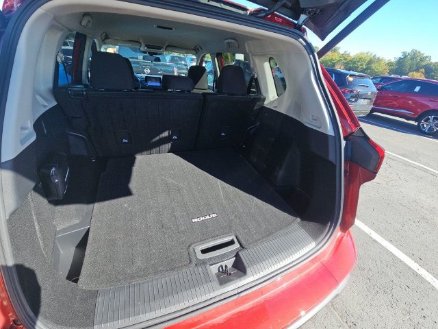 Certified 2026 Nissan Rogue SV FWD image 2