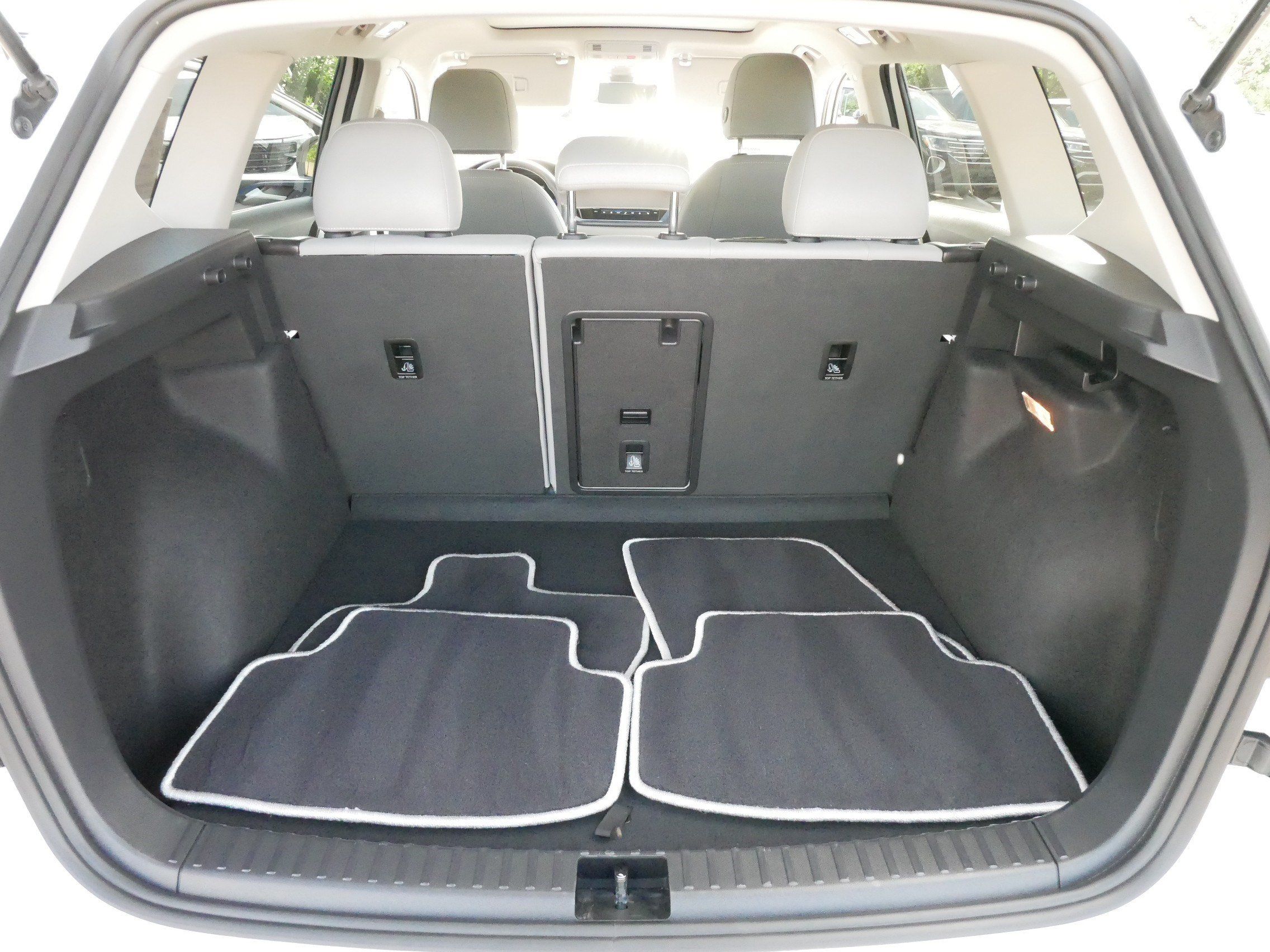 Certified 2023 Volkswagen Taos SE w/ Panoramic Sunroof Package AWD/4WD image 18