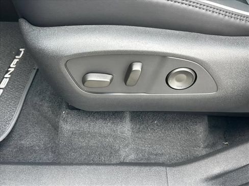 New 2026 GMC Acadia Denali w/ Super Cruise Package FWD image 28