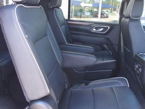 Used 2024 Chevrolet Suburban Premier image 36