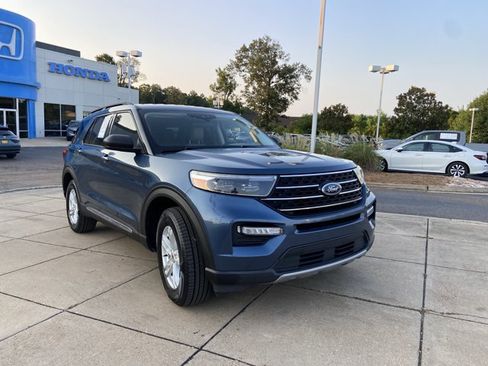 Used 2020 Ford Explorer XLT w/ Equipment Group 202A AWD/4WD image 2