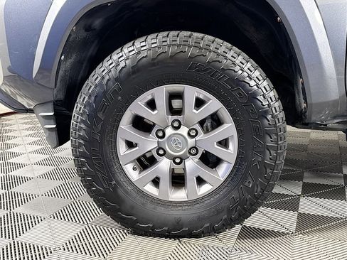 Used 2017 Toyota Tacoma SR5 w/ Tow Package image 28