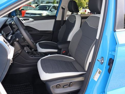 New 2025 Volkswagen Taos SE image 12