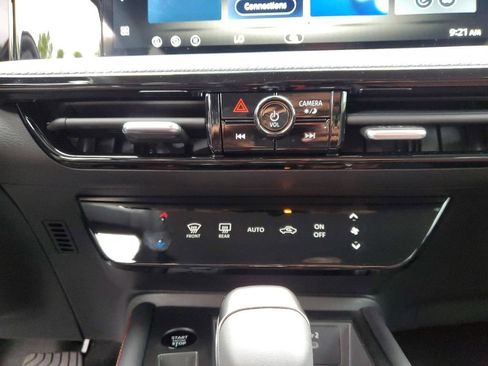 New 2026 Nissan Kicks SR FWD image 26