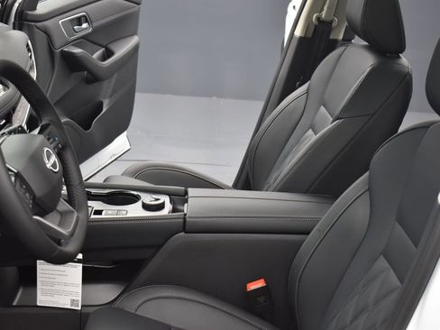 New 2026 Nissan Rogue Platinum w/ Platinum Premium Package image 18