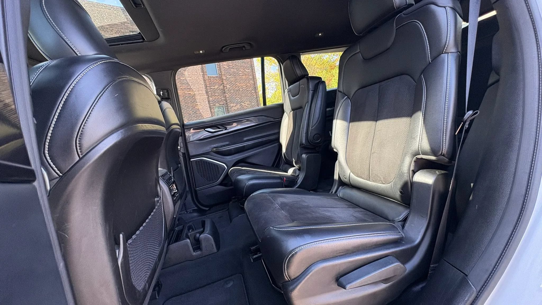Used 2021 Jeep Grand Cherokee L Laredo AWD/4WD image 23