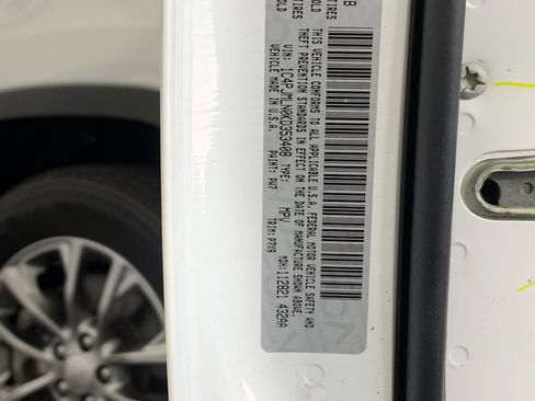 Used 2019 Jeep Cherokee Latitude Plus w/ Comfort/Convenience Group AWD/4WD image 12