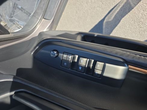 Used 2015 Toyota Highlander Plus image 29