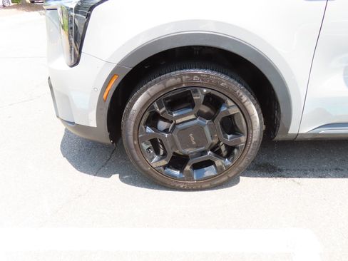 Used 2025 Kia Sorento SX AWD/4WD image 12