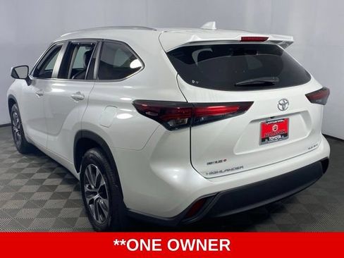 Used 2025 Toyota Highlander XLE AWD/4WD image 6