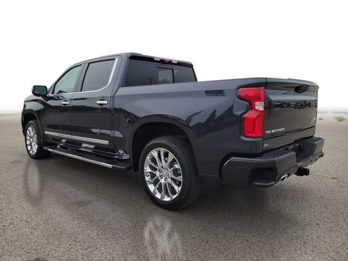 Used 2024 Chevrolet Silverado 1500 High Country w/ High Country Premium Package AWD/4WD image 3