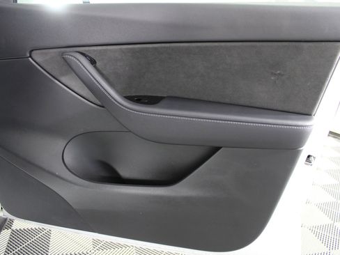 Used 2020 Tesla Model Y Long Range image 41