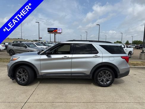 Used 2023 Ford Explorer XLT w/ Equipment Group 202A RWD image 3