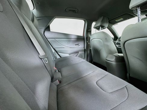 Used 2021 Hyundai Elantra SE FWD image 42