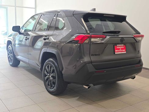 Certified 2023 Toyota RAV4 LE AWD/4WD image 4